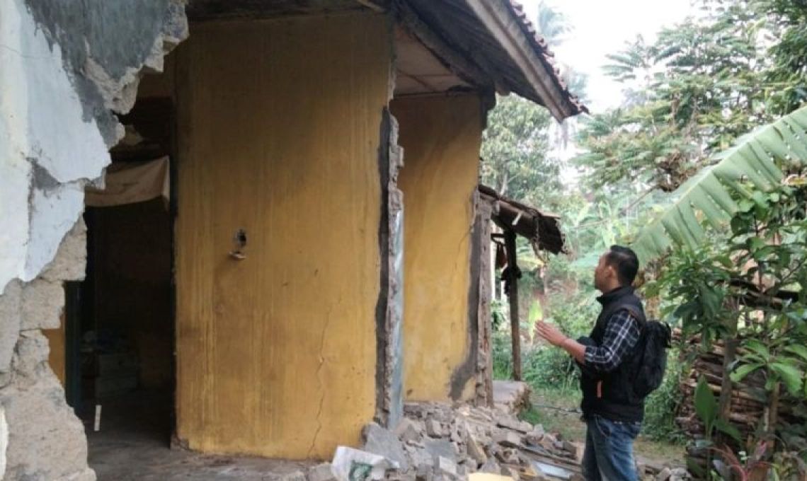Gempa Pangandaran Berdampak Pada Satu Rumah Warga Yang Mengalami Kerusakan Parah.